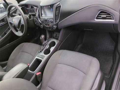 Certified 2018 Chevrolet Cruze LT w/ Sun And Sound Package image 29