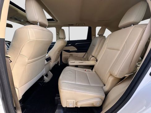 Used 2016 Toyota Highlander Limited Platinum image 22
