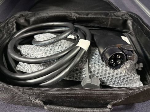 Used 2025 Lamborghini Urus SE image 91