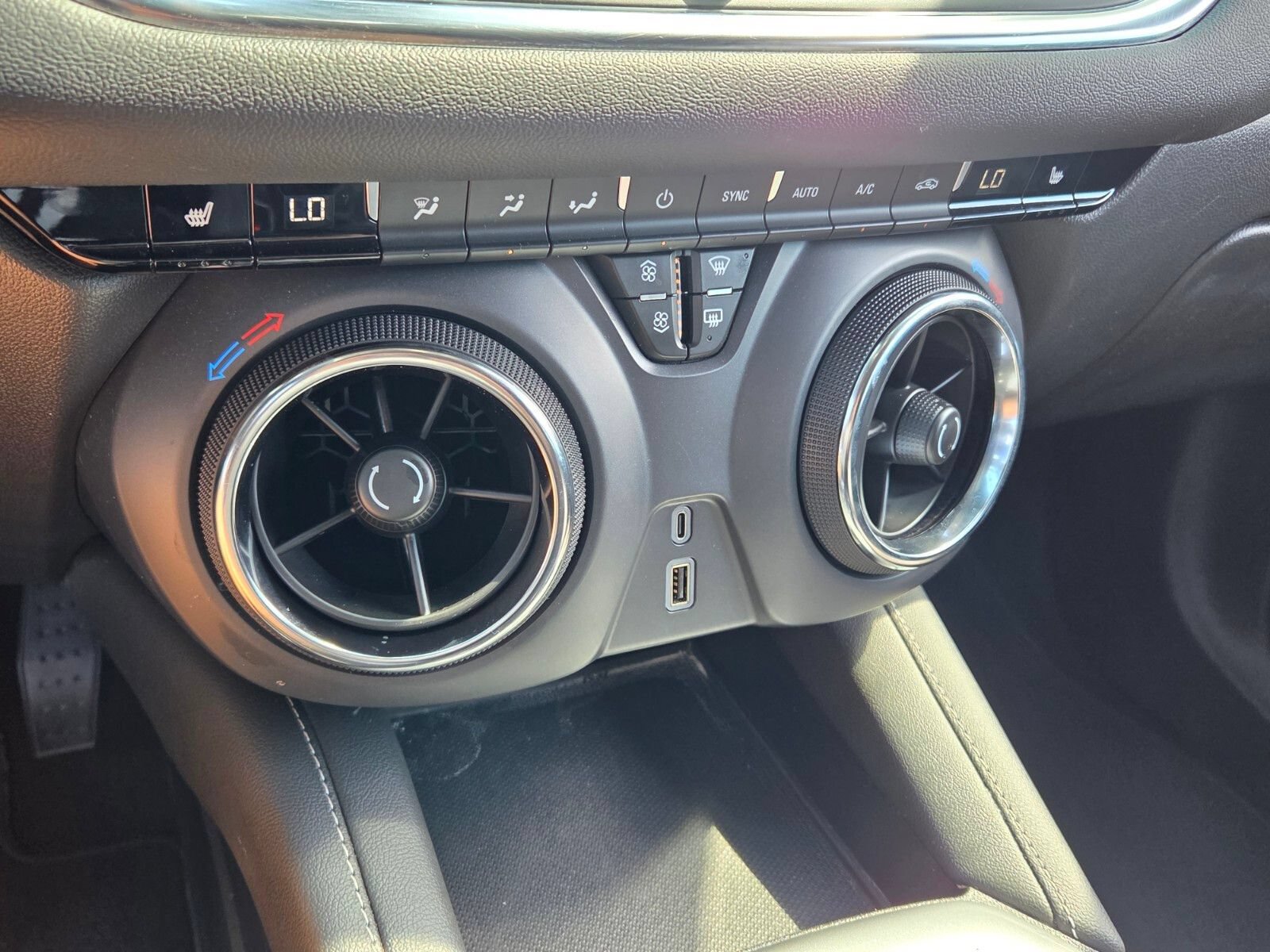 Used 2025 Chevrolet Blazer LT FWD image 20