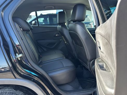 Used 2020 Chevrolet Trax LT w/ LT Convenience Package image 19