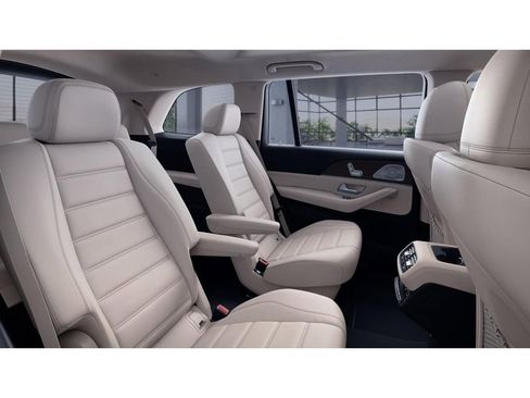 Used 2023 Mercedes-Benz GLS 450 4MATIC image 5