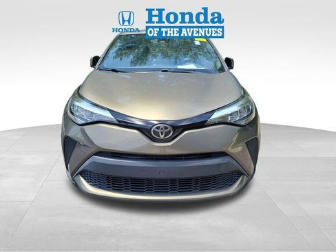 Used 2021 Toyota C-HR XLE FWD image 2