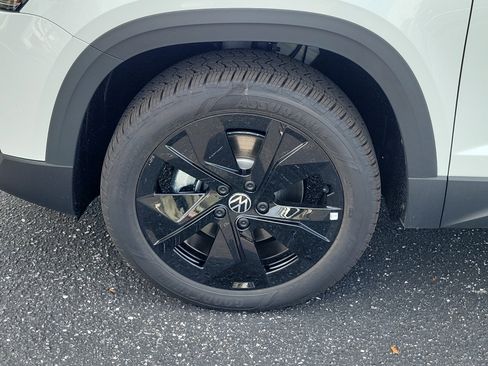 New 2026 Volkswagen Taos SE FWD image 27