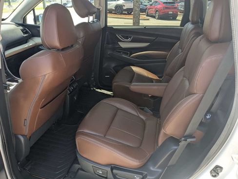 Used 2019 Subaru Ascent Touring w/ Popular Package #2 AWD/4WD image 15