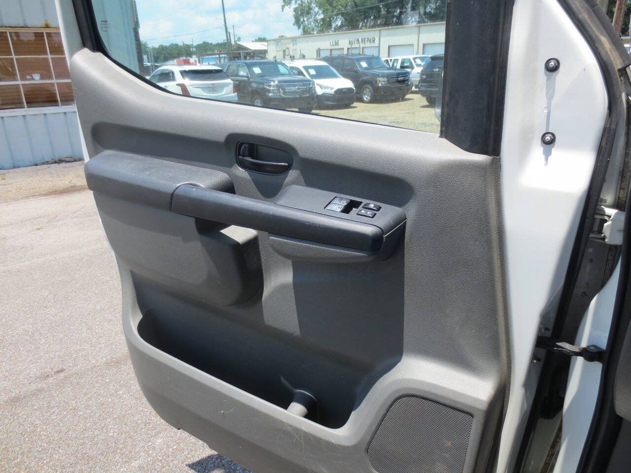 Used 2020 Nissan NV 2500 S RWD image 11