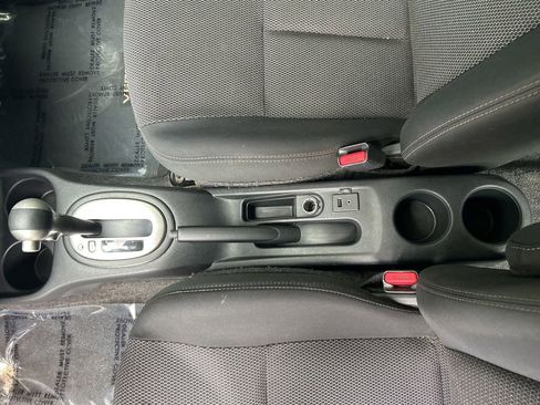 Used 2016 Nissan Versa SV FWD image 17