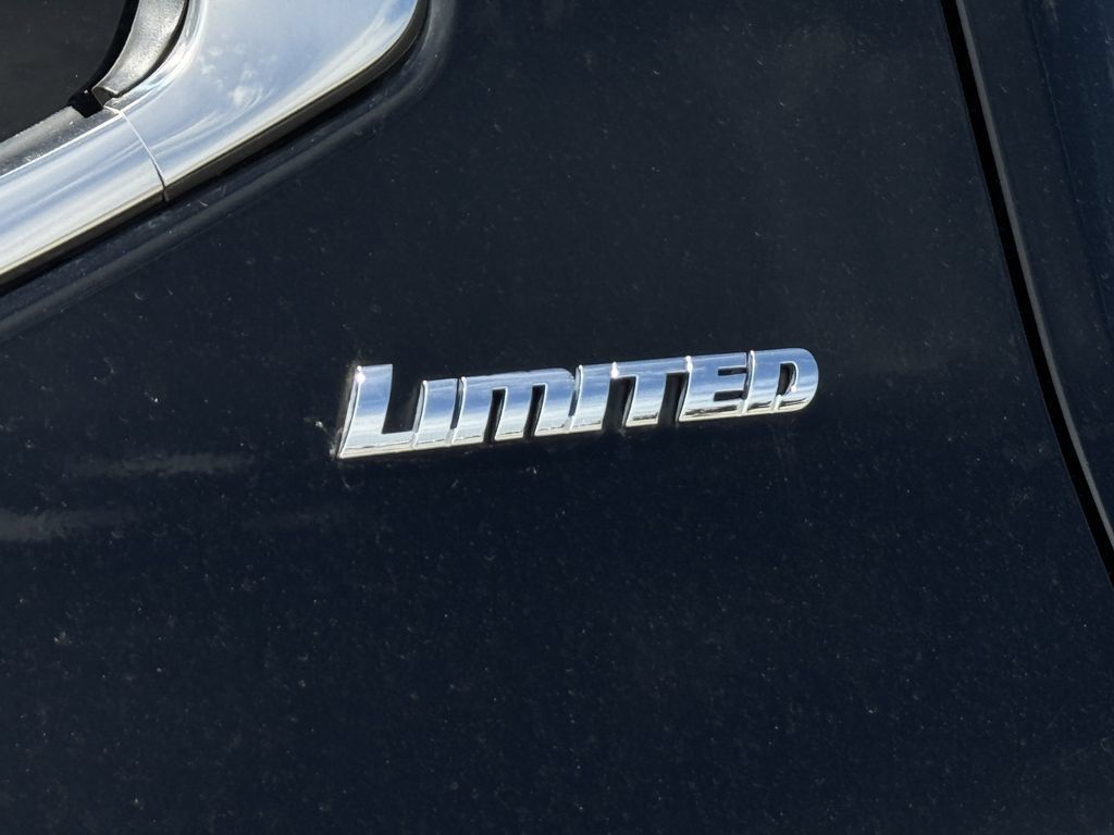 Used 2025 Toyota Tundra Limited w/ Power Package AWD/4WD image 10