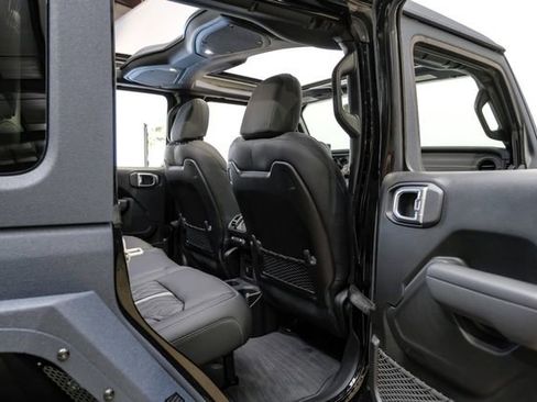 Used 2024 Jeep Wrangler Unlimited Rubicon w/ Technology Group image 94