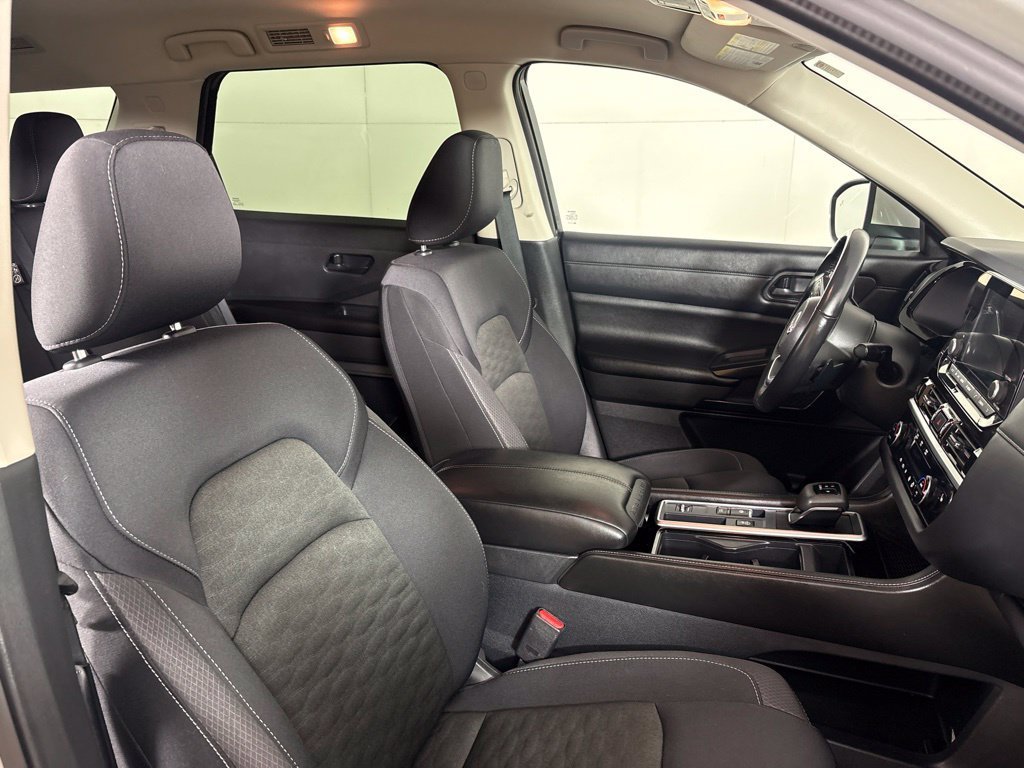Used 2024 Nissan Pathfinder SV FWD image 18