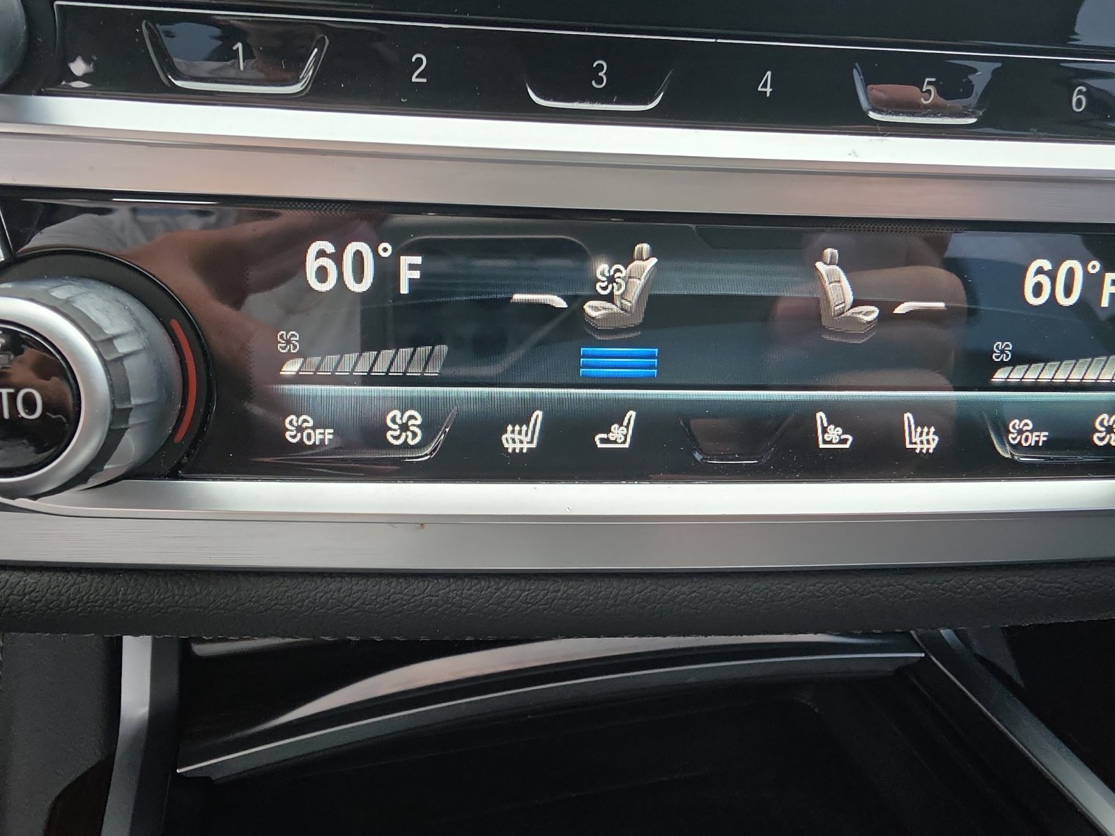 Used 2021 BMW 750i xDrive AWD/4WD image 18