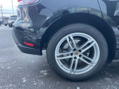 Certified 2025 Porsche Macan image 15