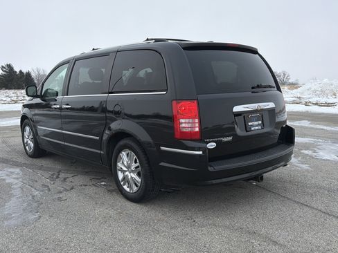 Used 2009 Chrysler Town & Country Limited w/ Entertainment Group #3 image 19