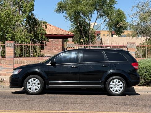 Used 2020 Dodge Journey SE w/ SE Popular Equipment Group FWD image 3