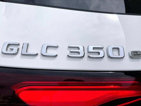Used 2025 Mercedes-Benz GLC 350e 4MATIC image 33