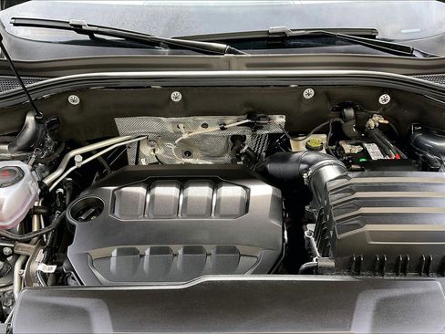 Certified 2024 Volkswagen Atlas Cross Sport SEL Premium R-Line image 9