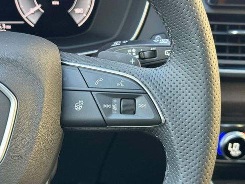 Used 2024 Audi Q5 e Premium Plus w/ Premium Plus Package image 29