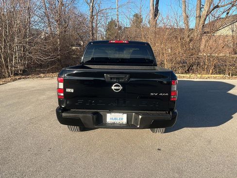 Used 2024 Nissan Frontier SV image 4