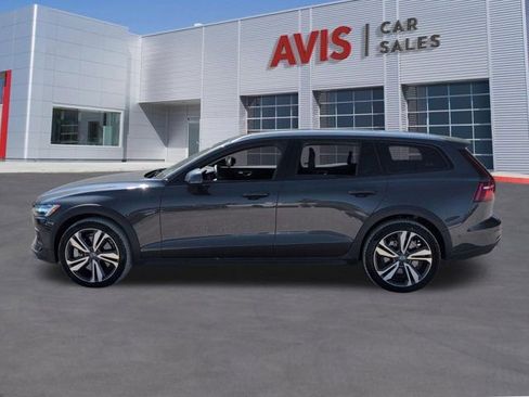 Used 2025 Volvo V60 B5 Cross Country Plus AWD/4WD image 10