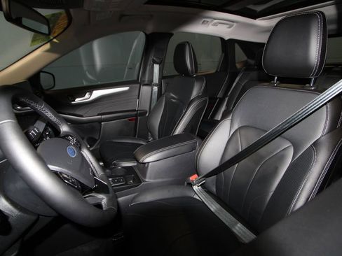 Used 2026 Ford Escape SE w/ PHEV Premium Package image 4