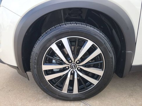 Certified 2024 Nissan Pathfinder Platinum FWD image 34