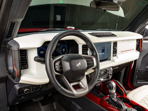 Used 2025 Ford Bronco Heritage Edition image 17