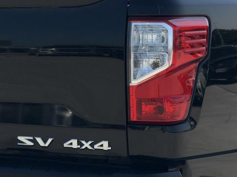 Used 2021 Nissan Titan SV w/ SV Convenience Package AWD/4WD image 10
