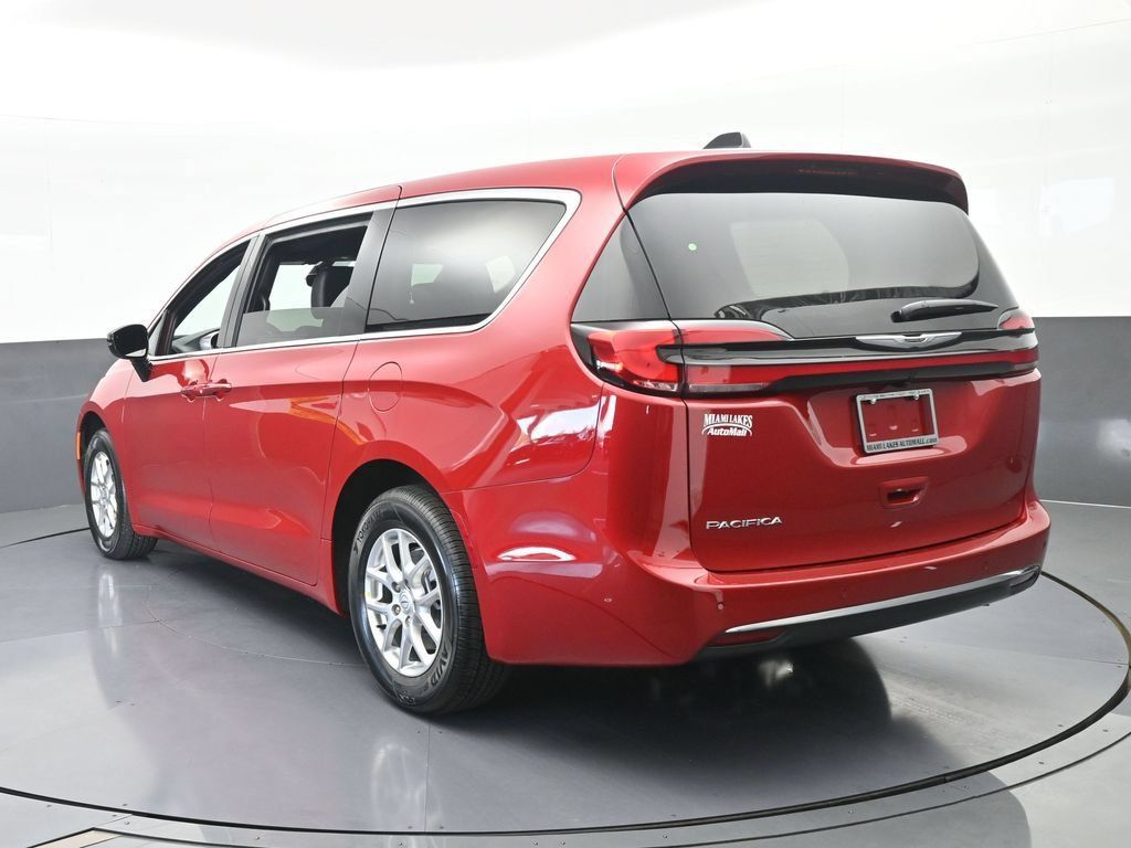 New 2026 Chrysler Pacifica Select FWD image 4