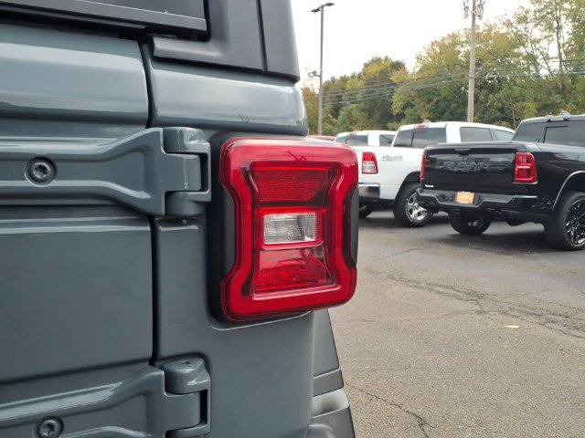 Certified 2025 Jeep Wrangler Unlimited Rubicon AWD/4WD image 16