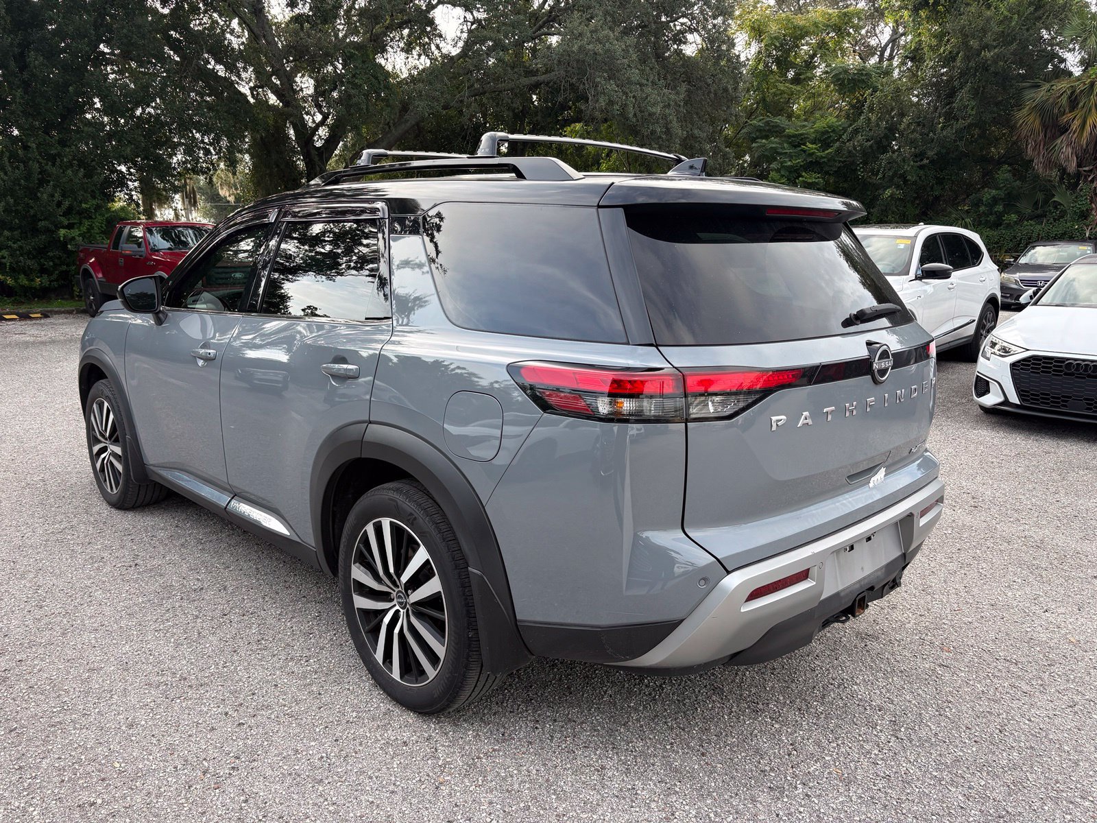 Used 2023 Nissan Pathfinder Platinum w/ Cargo Package FWD image 5