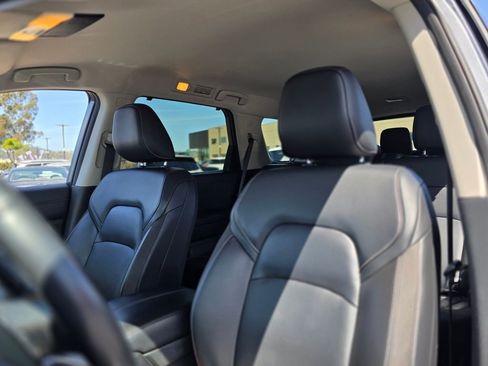 Used 2023 Nissan Pathfinder SL FWD image 13