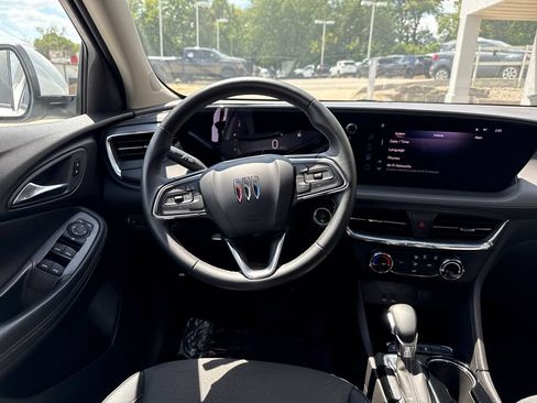 Used 2025 Buick Encore GX Preferred FWD image 13