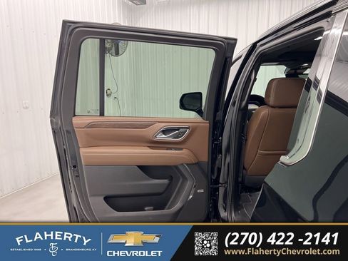 Used 2024 Chevrolet Suburban High Country image 10
