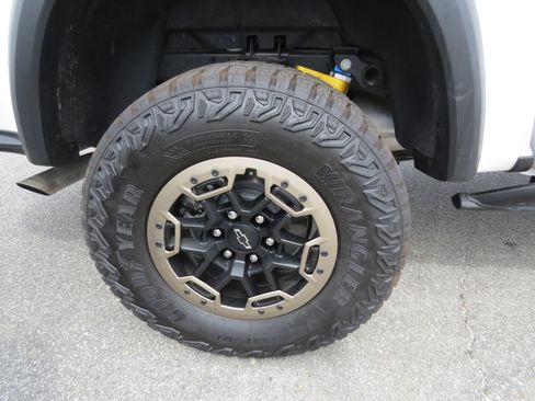 Used 2025 Chevrolet Colorado ZR2 w/ Off-Road Front Bumper Package image 23