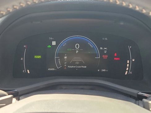 Used 2025 Toyota Camry SE image 30