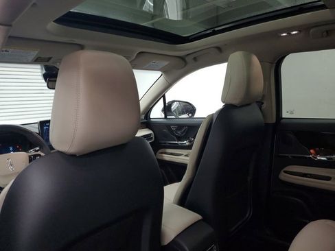 Used 2025 Lincoln Corsair Grand Touring image 12