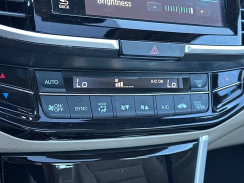Used 2017 Honda Accord EX image 18