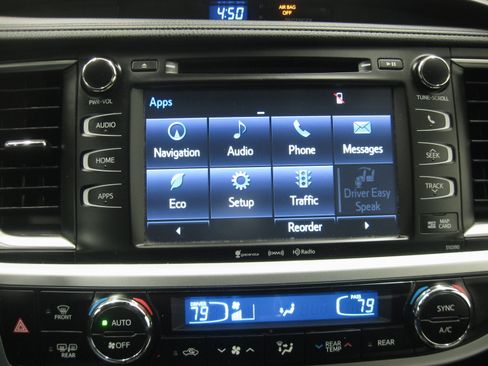 Used 2019 Toyota Highlander XLE image 18