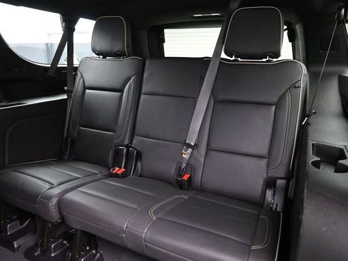 Used 2025 Chevrolet Suburban Premier AWD/4WD image 13