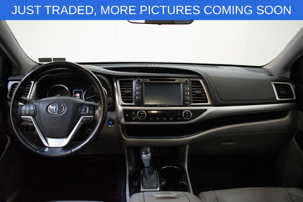Used 2017 Toyota Highlander XLE AWD/4WD image 11