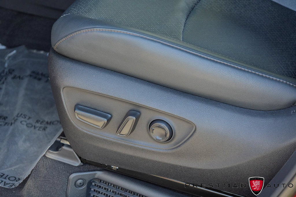 Used 2025 Toyota Sienna Platinum AWD/4WD image 28