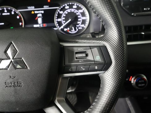 Used 2024 Mitsubishi Outlander SE image 39