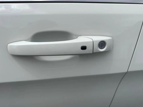 Used 2012 Jeep Grand Cherokee Laredo w/ Laredo E Group image 40