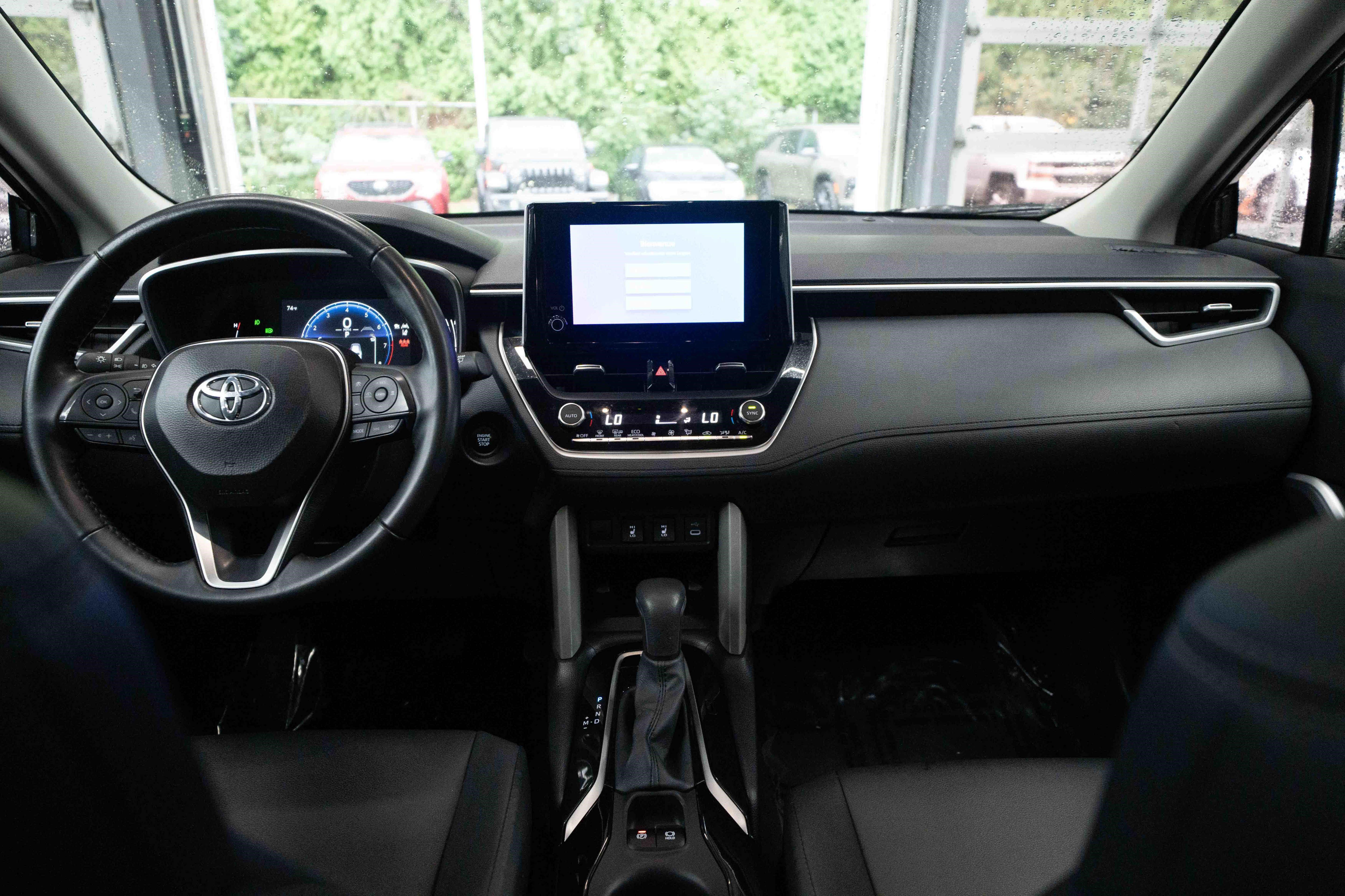 Used 2025 Toyota Corolla Cross XLE AWD/4WD image 20
