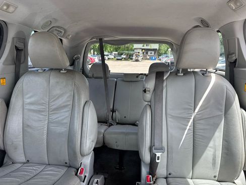 Used 2011 Toyota Sienna XLE FWD image 12