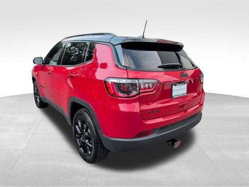 Used 2023 Jeep Compass Latitude w/ Sun and Sound Group AWD/4WD image 3