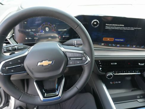 New 2025 Chevrolet Suburban Premier image 18