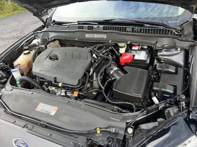 Used 2018 Ford Fusion SE w/ Fusion SE Technology Package FWD image 10