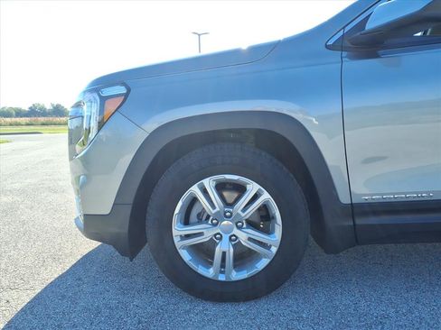 Used 2024 GMC Terrain SLE FWD image 5