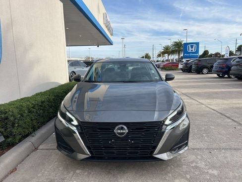 Used 2024 Nissan Altima 2.5 SV image 2